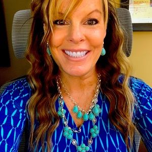 Meet your 🌸Posh Ambassador 🌸Lori